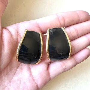 Vintage chunky goldtone black enamel clip on earrings